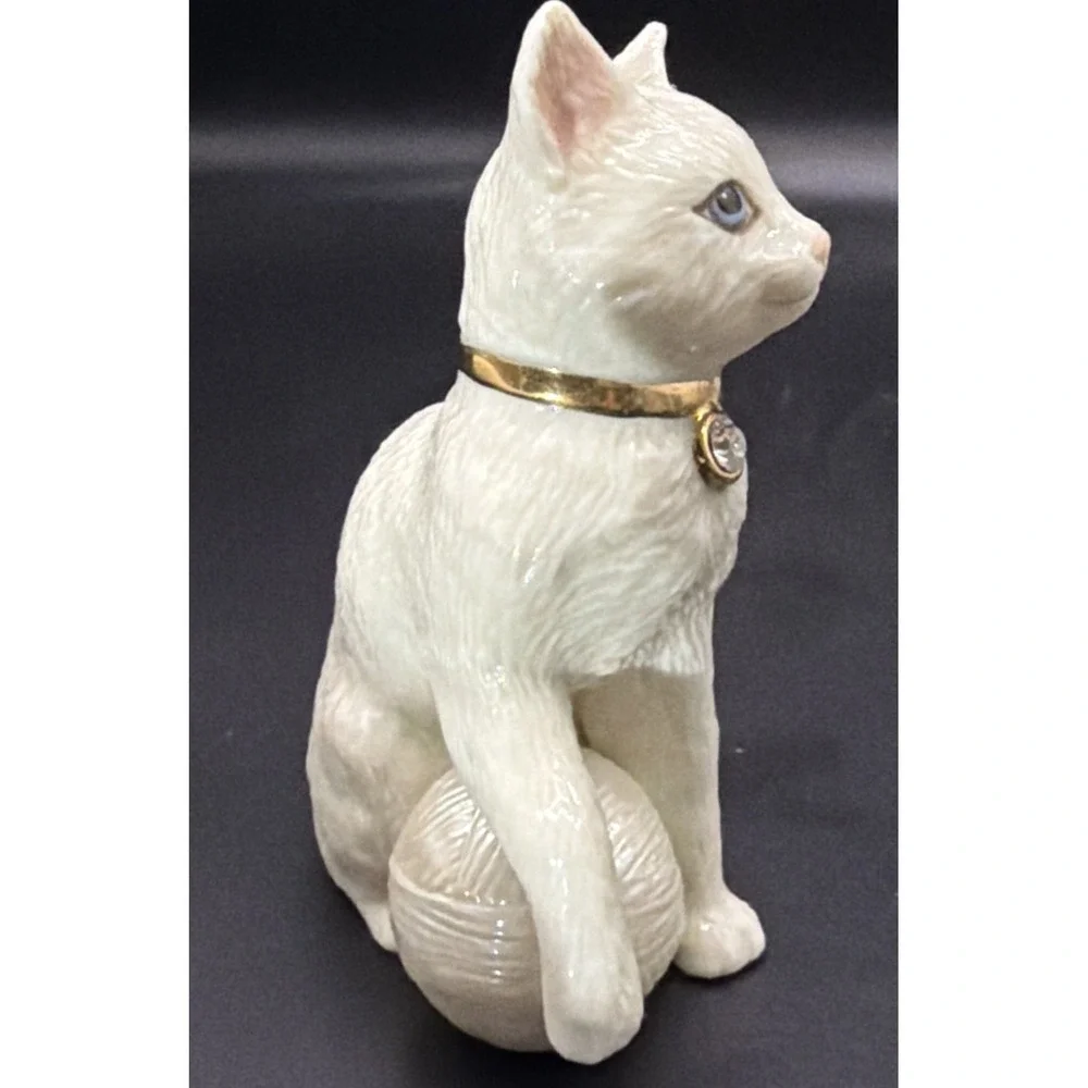 Vtg LENOX PORCELAIN CAT FIGURINE Gold Collar&Crystal Charm w/Yarn Ball RARE FIND